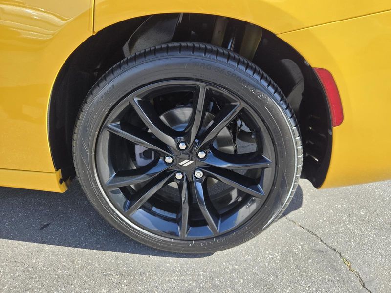 Used 2017 Dodge Charger SXT RWD
