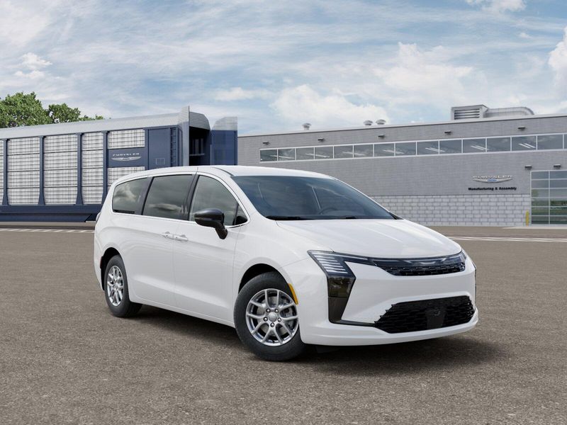 New 2027 Chrysler Pacifica SelectImage 3