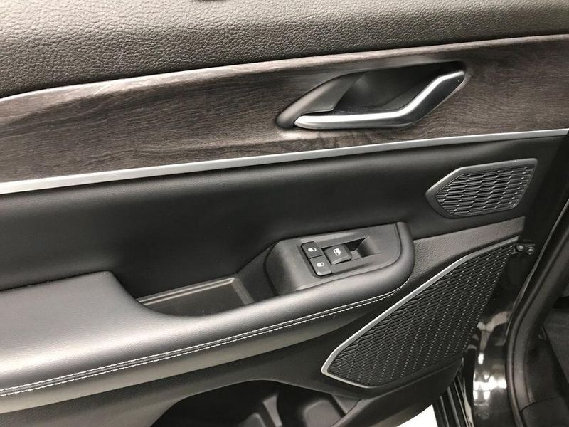 Used 2023 Jeep Grand Cherokee LimitedImage 13