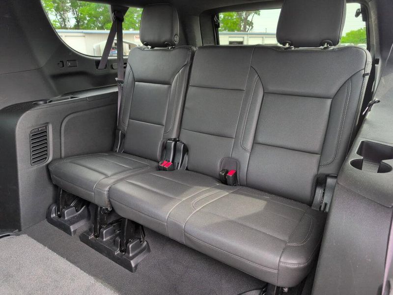 2023 Chevrolet Suburban LTImage 31