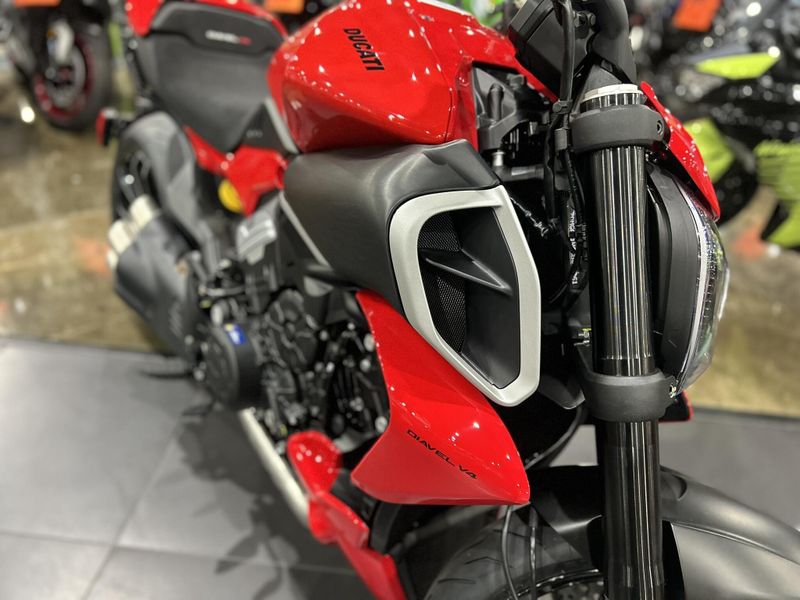 New 2025 Ducati DIAVEL V4 Image 13