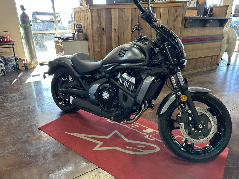 2025 Kawasaki VULCAN S CAFE ABS METALLIC MOONDUST GRAY AND METALLIC SPARK BLACKImage 5