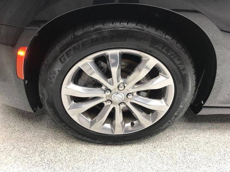 Used 2016 Chrysler 300C 300CImage 6