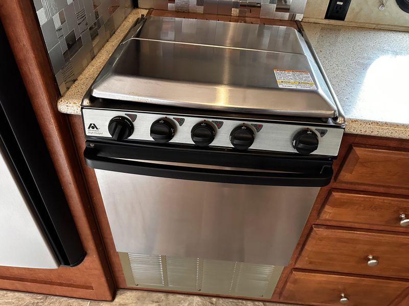 Used 2016 FOX MOUNTAIN 335BHS Image 23