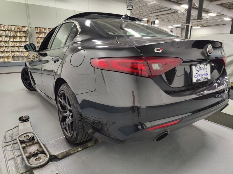 2022 Alfa Romeo Giulia Ti Premium AWD w/Sunroof & NavImage 14