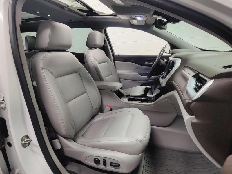 Used 2019 GMC Acadia SLT-2 AWD w/Dual Sunroof & NavImage 5