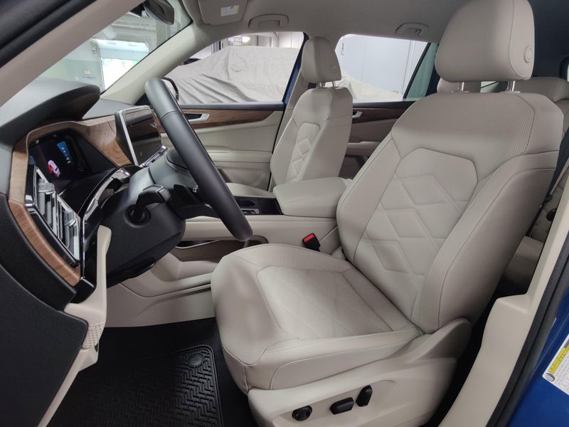 Used 2025 Volkswagen Atlas SE 4-Motion AWDImage 12