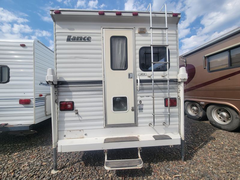 Used 1997 LANCE SQUIRE 9500 Image 2