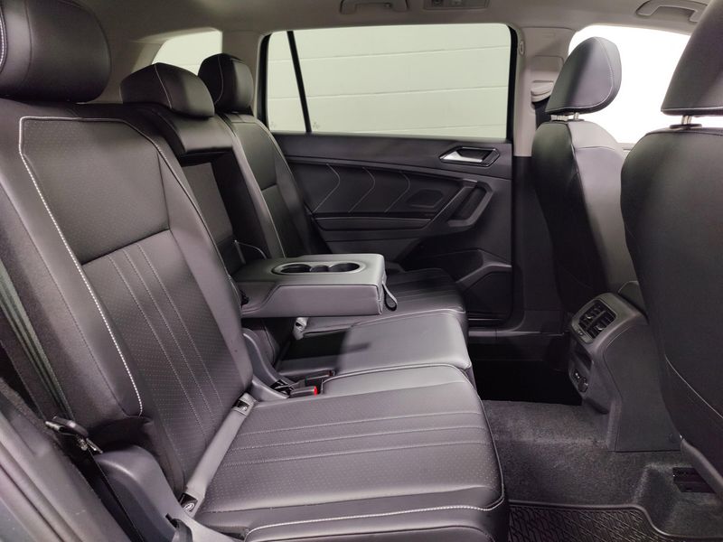 Used 2024 Volkswagen Tiguan SE AWD w/SunroofImage 17