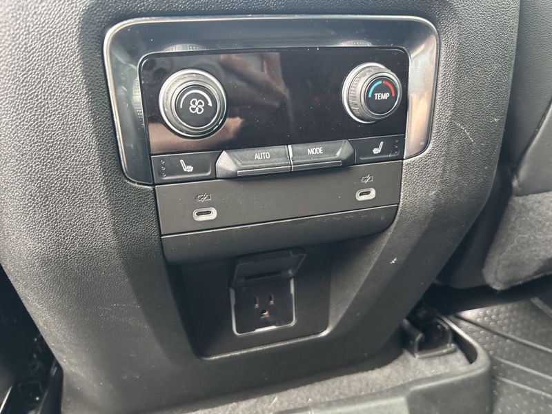 Used 2022 Chevrolet Suburban Z71Image 24