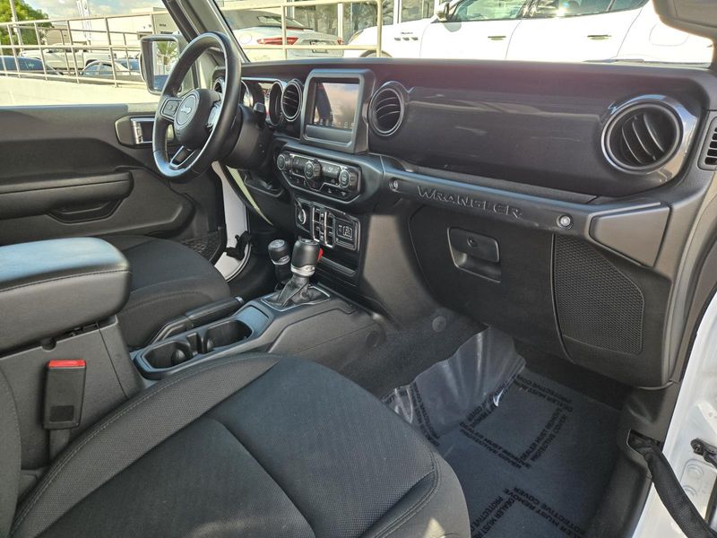 Used 2022 Jeep Wrangler Unlimited Sport Altitude 4x4