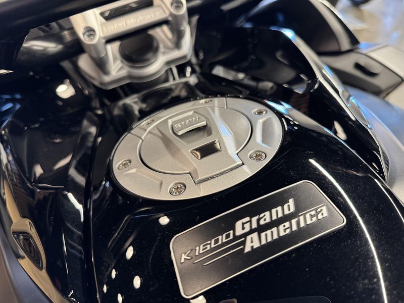 2025 BMW K 1600 B - GRAND AMERICA - MINERAL GREY METALLIC MATTE 