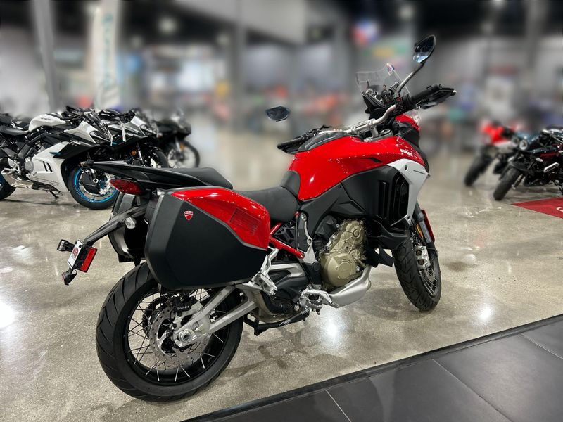 2024 Ducati MULTISTRADA V4 S TRAVEL & RADAR SPOKED WHEELS - DEMO Image 14