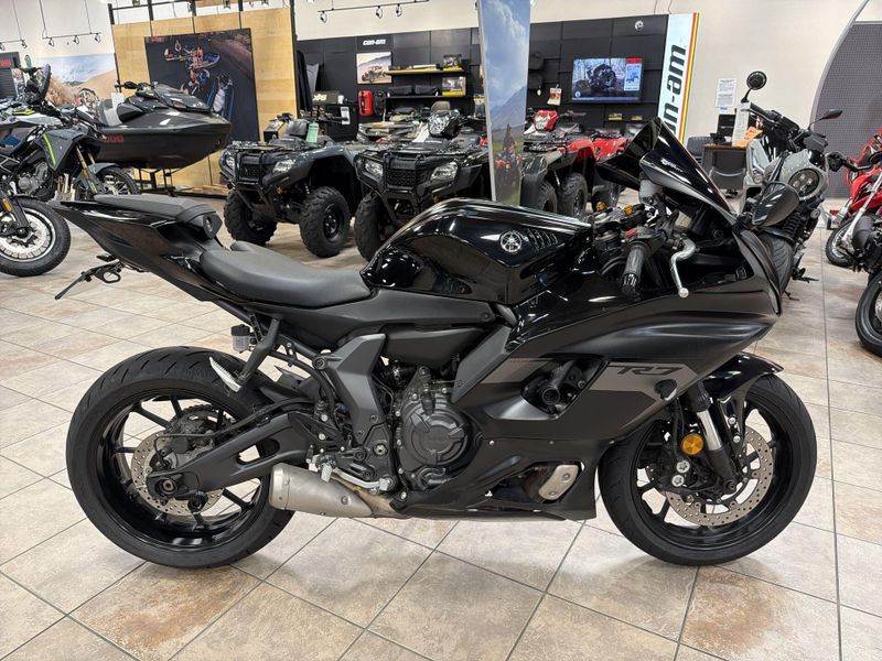 Used 2025 Yamaha YZF-R7 CA Image 18
