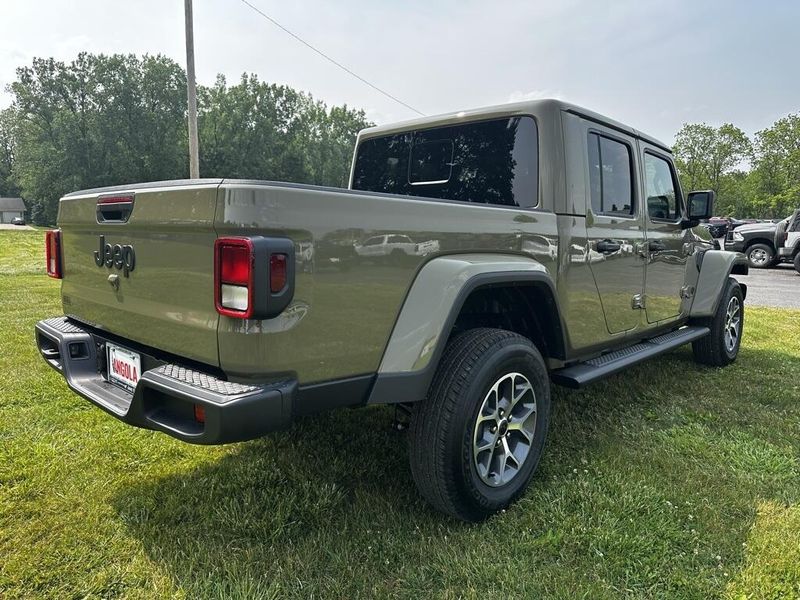 2025 Jeep Gladiator Sport S photo 3