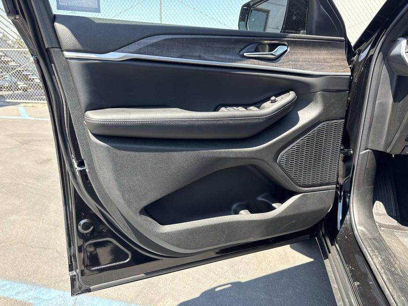 New 2026 Jeep Grand Cherokee L Laredo Altitude 4x2