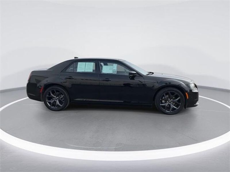 2023 Chrysler 300 SImage 9