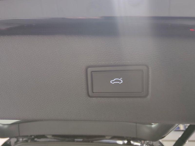 Used 2024 Volkswagen Tiguan SEL R-Line AWD w/Sunroof/NavImage 15