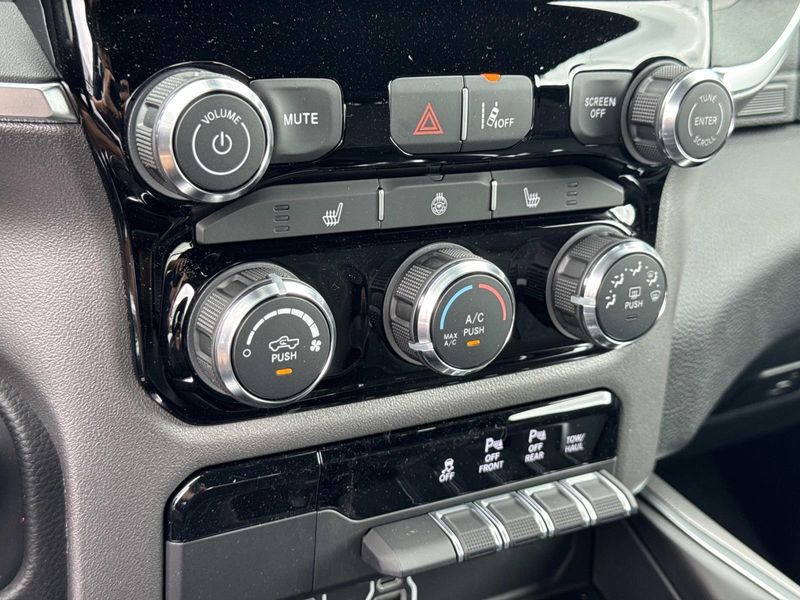 New 2026 RAM 1500 Big Horn Crew Cab 4x2 5'7' Box
