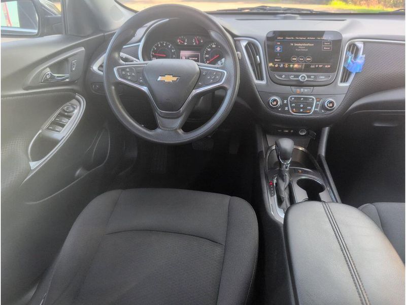 Used 2023 Chevrolet Malibu LTImage 31