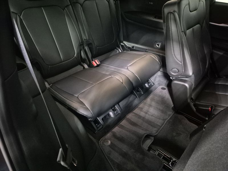 New 2025 Jeep Grand Cherokee L Limited 4x4Image 10