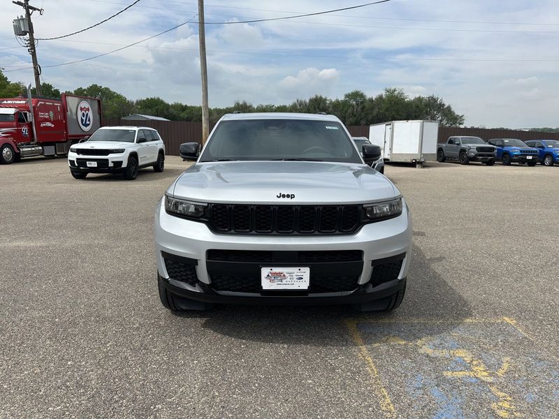 2024 Jeep Grand Cherokee L Altitude X 4x4Image 3