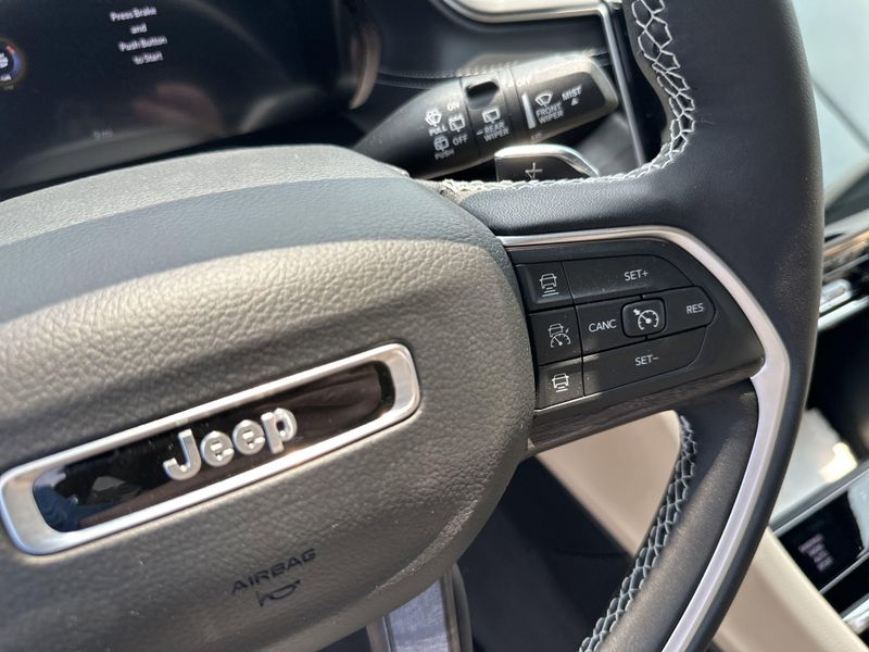 New 2025 Jeep Grand Cherokee L Limited 4x4Image 25