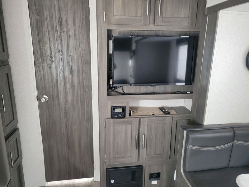 Used 2021 FOREST RIVER Shasta Image 10