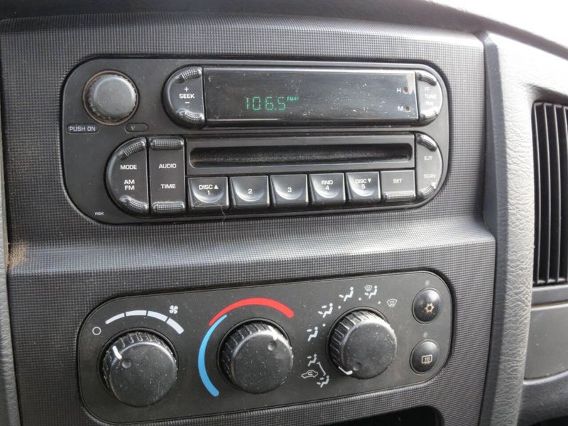 Used 2005 Dodge Ram 2500 SLT 4dr Quad Cab 4WD SBImage 17