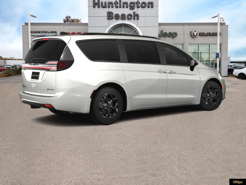 2025 Chrysler Pacifica Hybrid Select Premium SImage 8