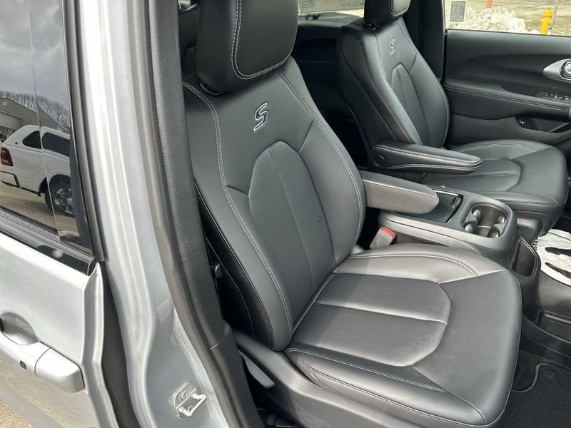 2023 Chrysler Pacifica Plug-in Hybrid Touring LImage 26
