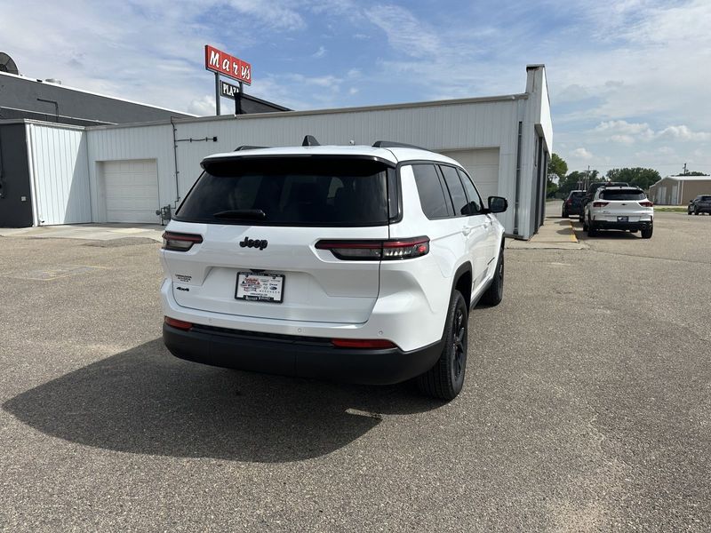 2024 Jeep Grand Cherokee L Altitude X 4x4Image 8