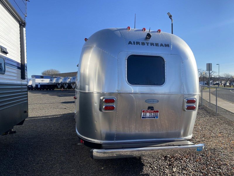 2019 AIRSTREAM FLYING CLOUD 23FB Image 4