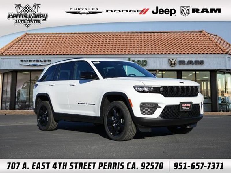 New 2025 Jeep Grand Cherokee Altitude XImage 1