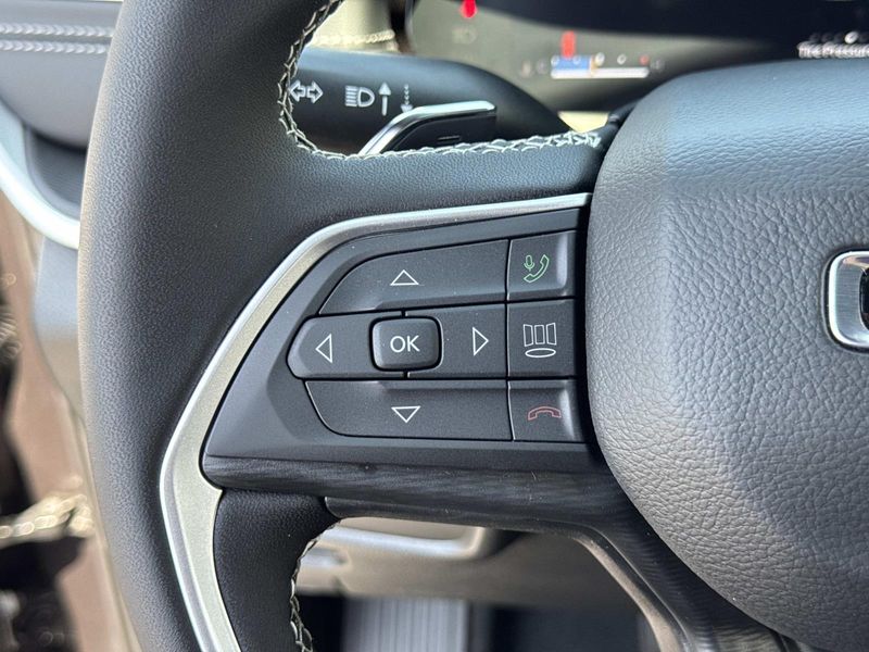 New 2026 Jeep Grand Cherokee L Laredo 4x2