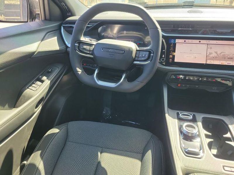 New 2026 Jeep Cherokee Laredo 4x4