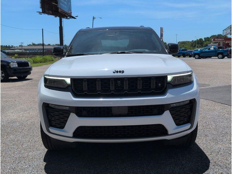 New 2026 Jeep Grand Cherokee Summit 4x4Image 8