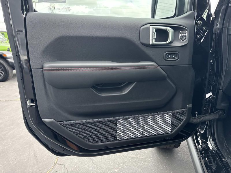 New 2026 Jeep Wrangler 4-door Rubicon X