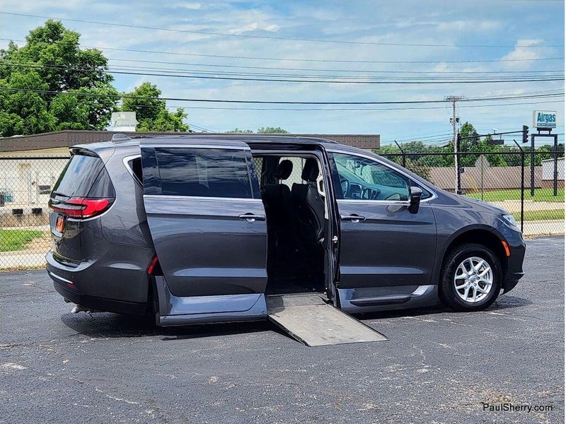 Used 2022 Chrysler Pacifica Touring L