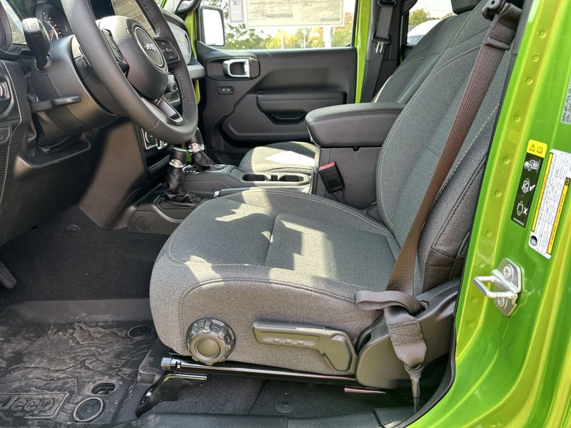 New 2025 Jeep Wrangler 4-door Sport SImage 18