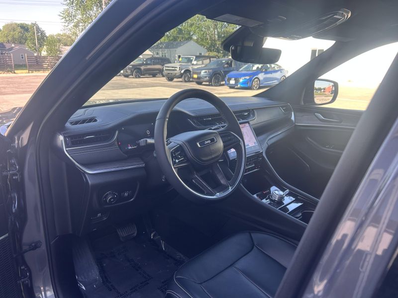 2023 Jeep Grand Cherokee L OverlandImage 9