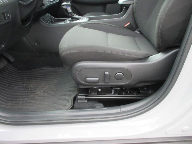 Used 2024 Hyundai Kona SELImage 16