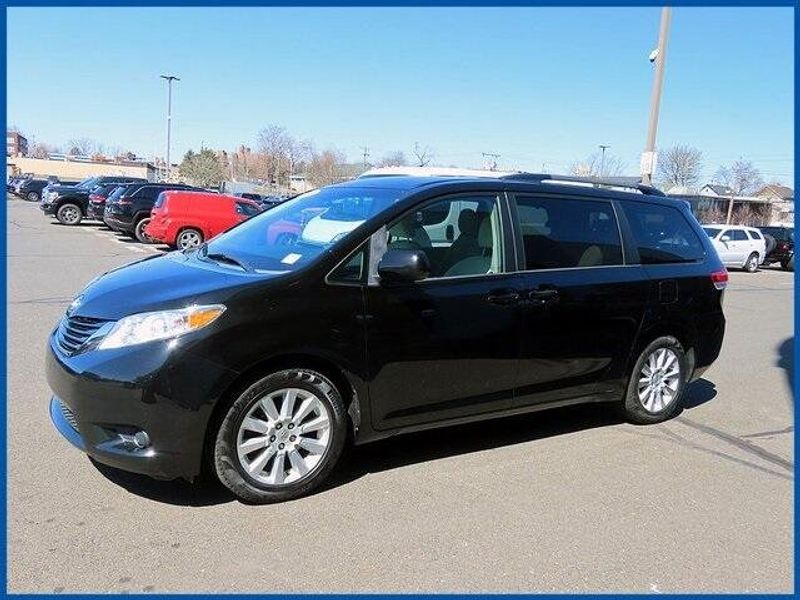 2014 Toyota Sienna LEImage 1