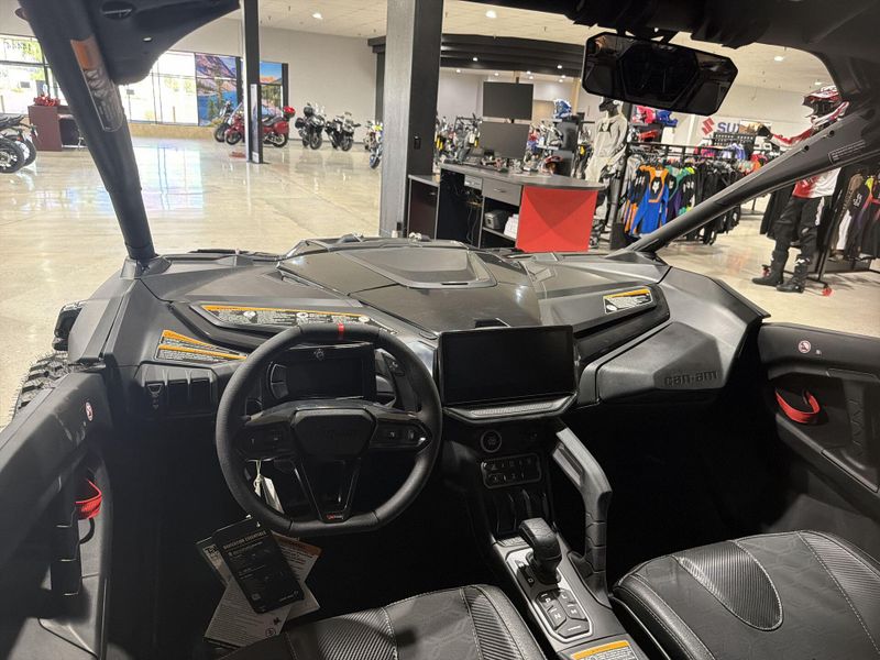 New 2026 Can-Am MAVERICK R X RS 999T DCT Image 23