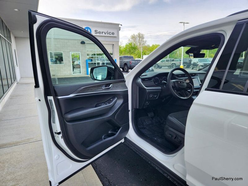 New 2026 Jeep Grand Cherokee Laredo Altitude 4x4