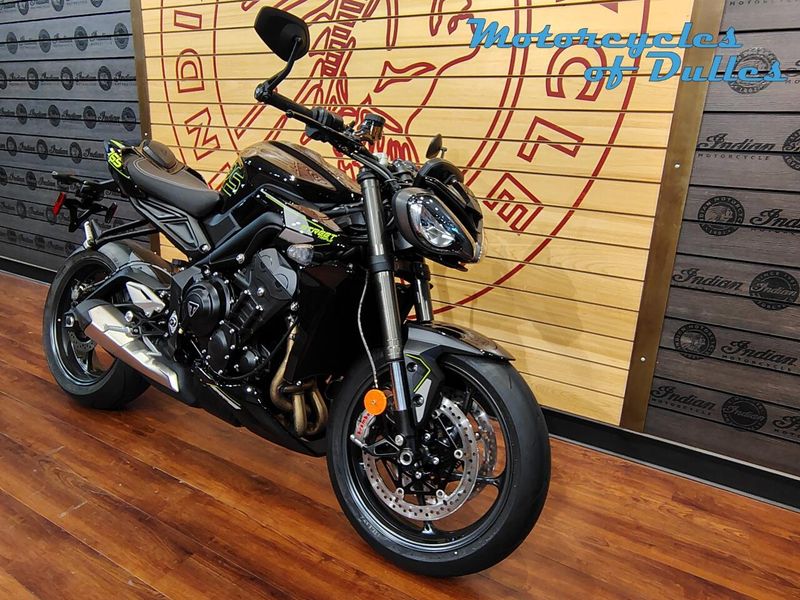 2025 Triumph Street Triple 765 RS Image 2