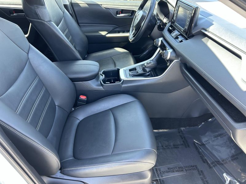 2022 Toyota RAV4 XLE PremiumImage 12