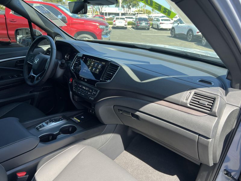 2025 Honda Passport EX-LImage 28
