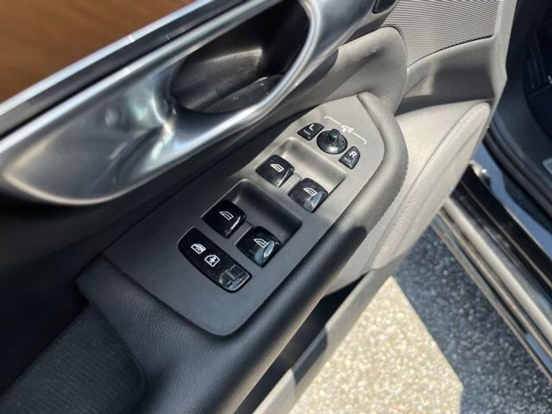 2024 Volvo XC90 B6 Plus Bright Theme