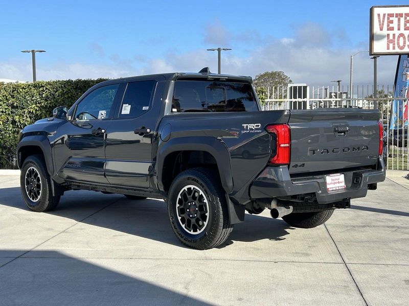 2024 Toyota Tacoma TRD Off Road HybridImage 5